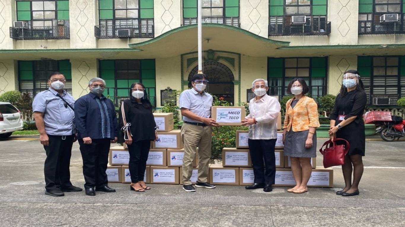 Taiwan gifts Philippines 200 oxygen concentrators to provide COVID relief.jpeg